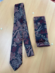 Zwarte stropdas met rode patroon