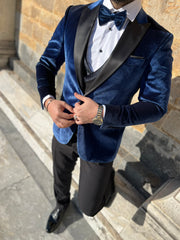 Fluwelen blauwe blazer met contrasterende zwarte revers en stijlvolle afwerking