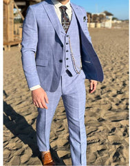 Pastellblaues Kostüm