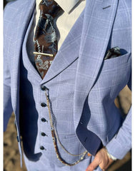 Pastellblaues Kostüm