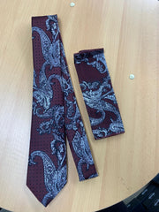 bordeaux red tie with pattern