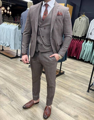 Costume marron à carreaux