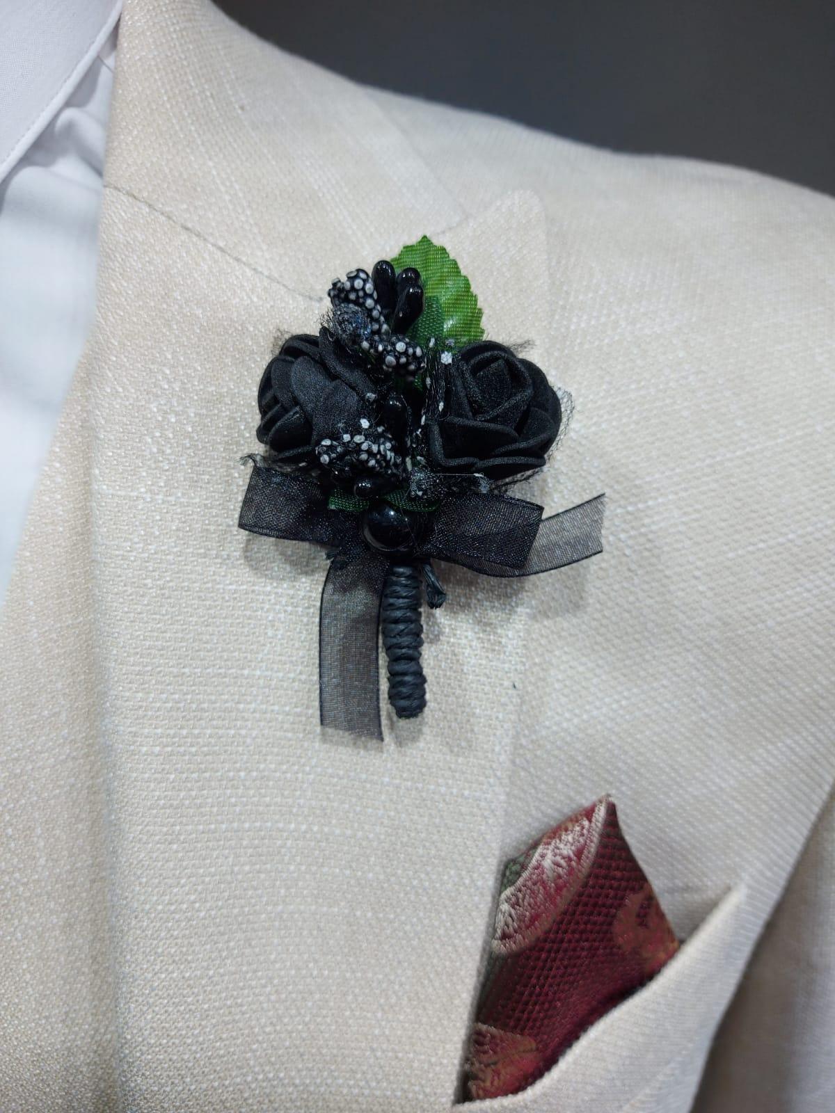 Zwart corsage bruidegom - Pomandi.com