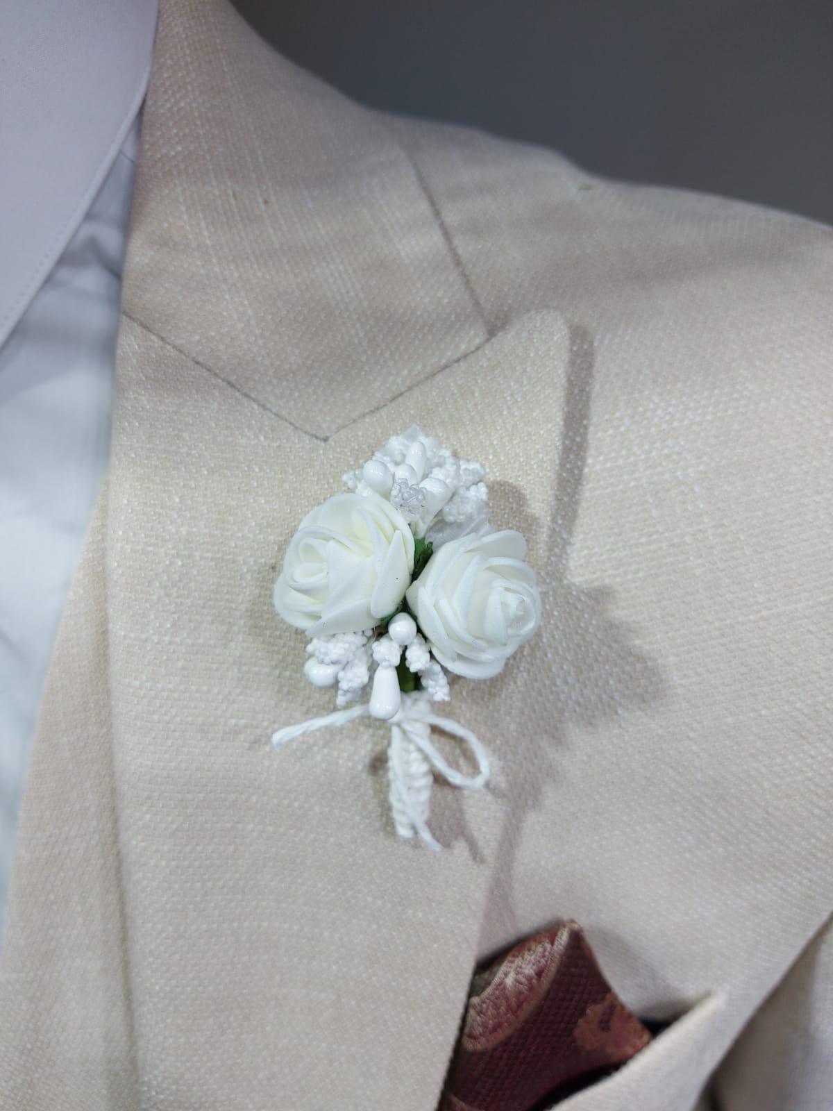 Wit corsage bruidegom - Pomandi.com