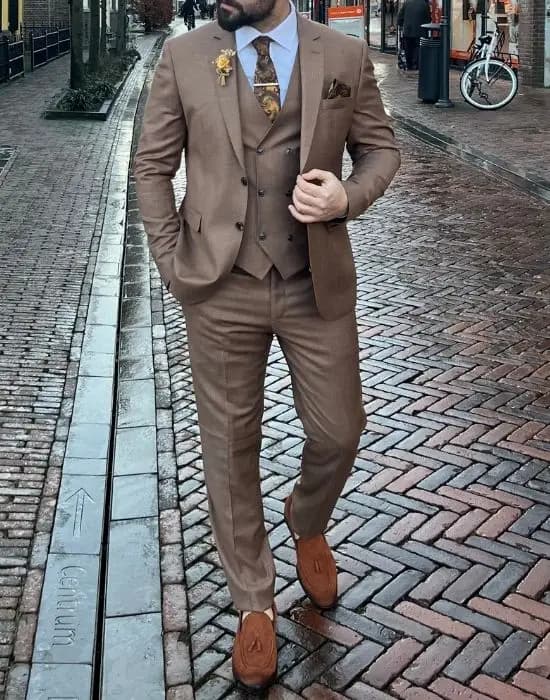 Bruin Trouwpak: Wanneer Dragen & Kleurcombinaties