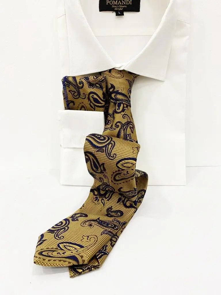 Chemise blanche avec cravate dorée à motifs paisley