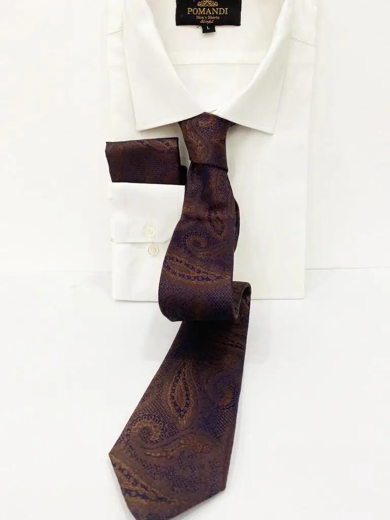 Chemise blanche avec cravate paisley marron élégante