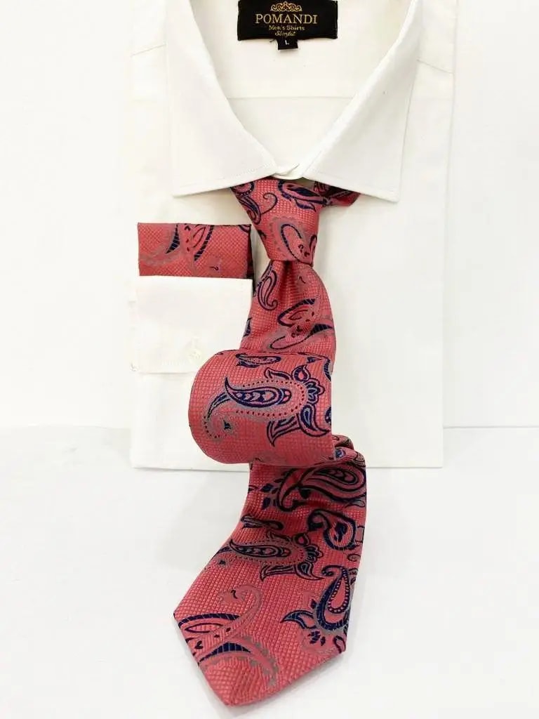 Cravate en soie rouge à motifs paisley avec chemise blanche