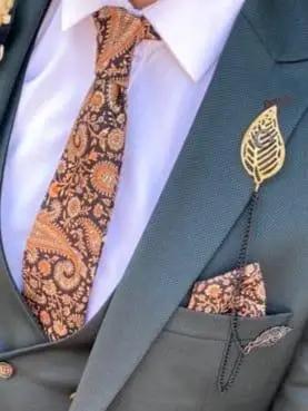 Cravate à motif cachemire avec pochette assortie
