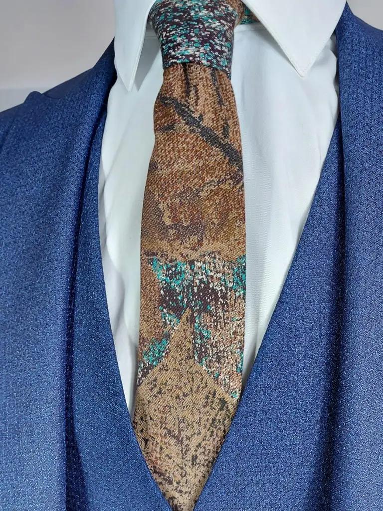 Stijlvolle blauwe blazer met unieke stropdas