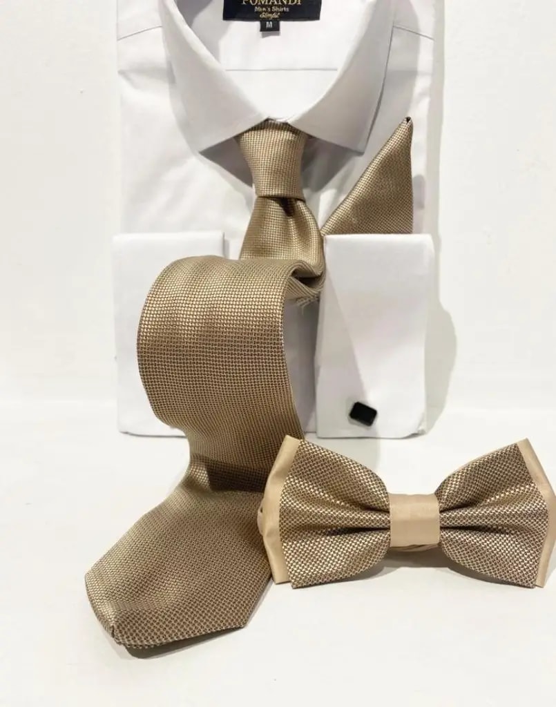 Chemise blanche avec cravate et nœud papillon dorés