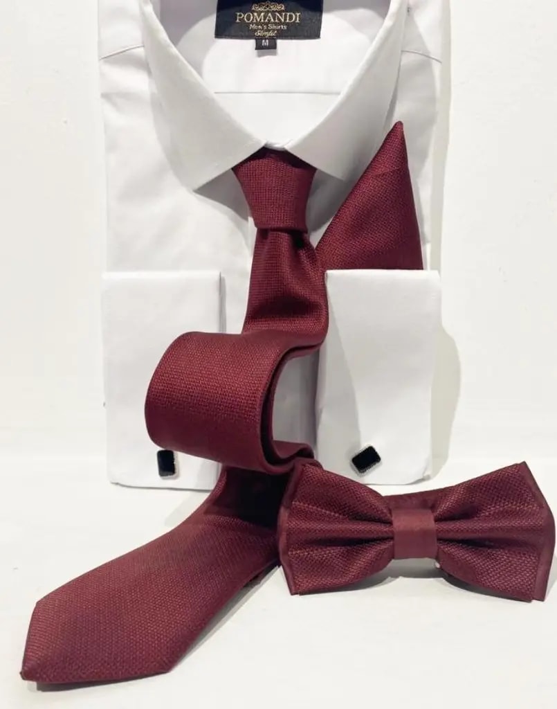Chemise blanche avec cravate et nœud papillon bordeaux