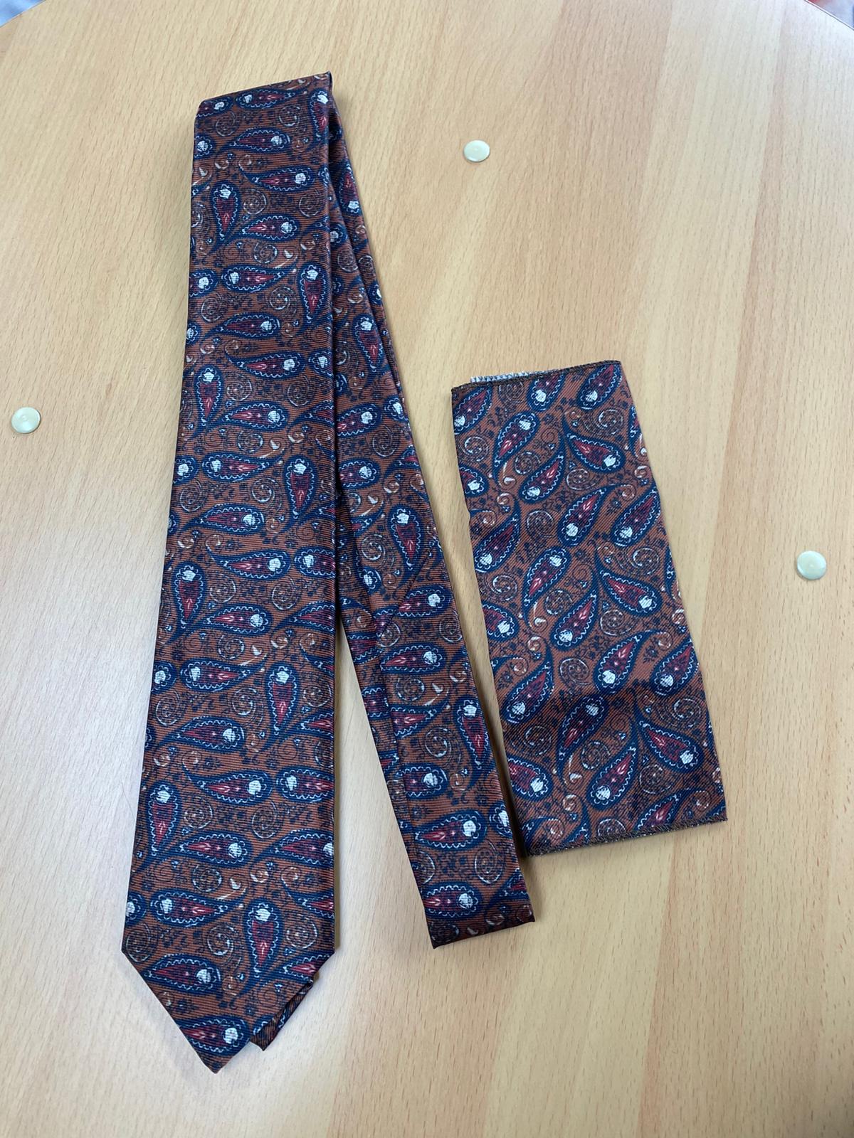 Brown-blue tie with pattern