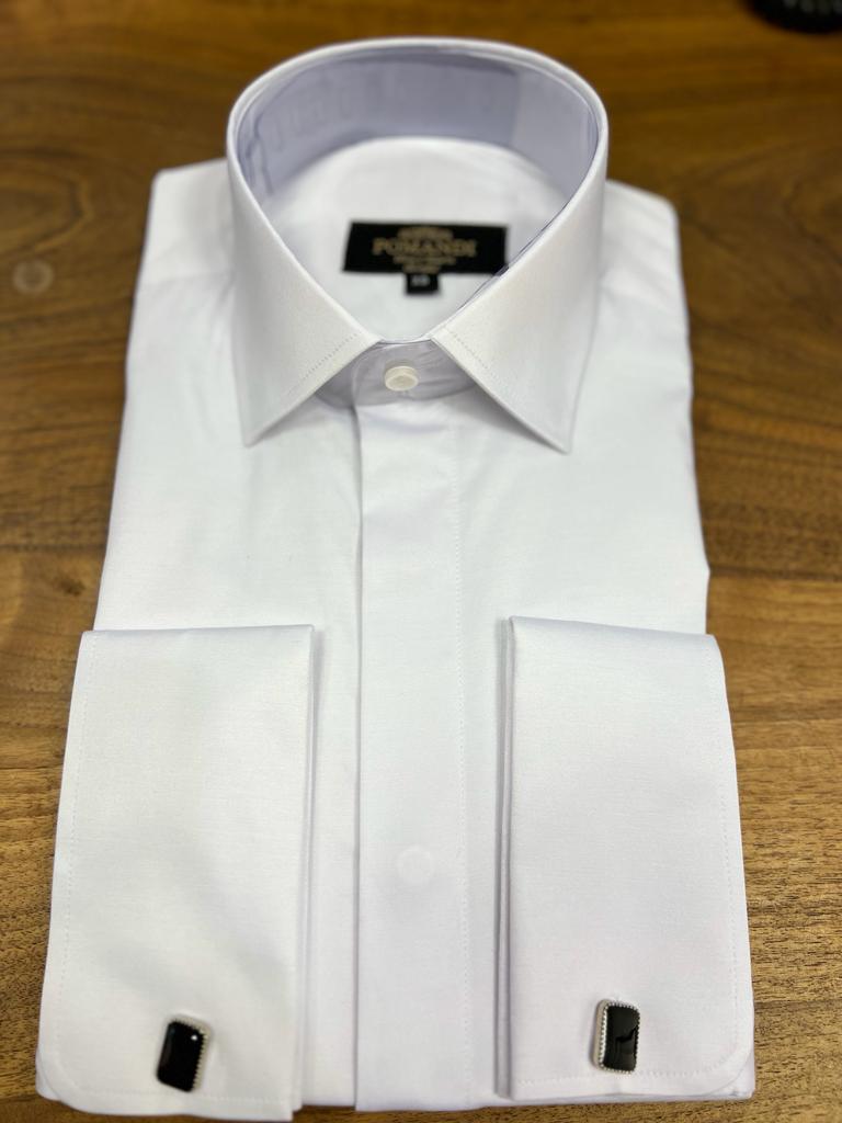 La chemise de marié blanche avec boutons de manchette