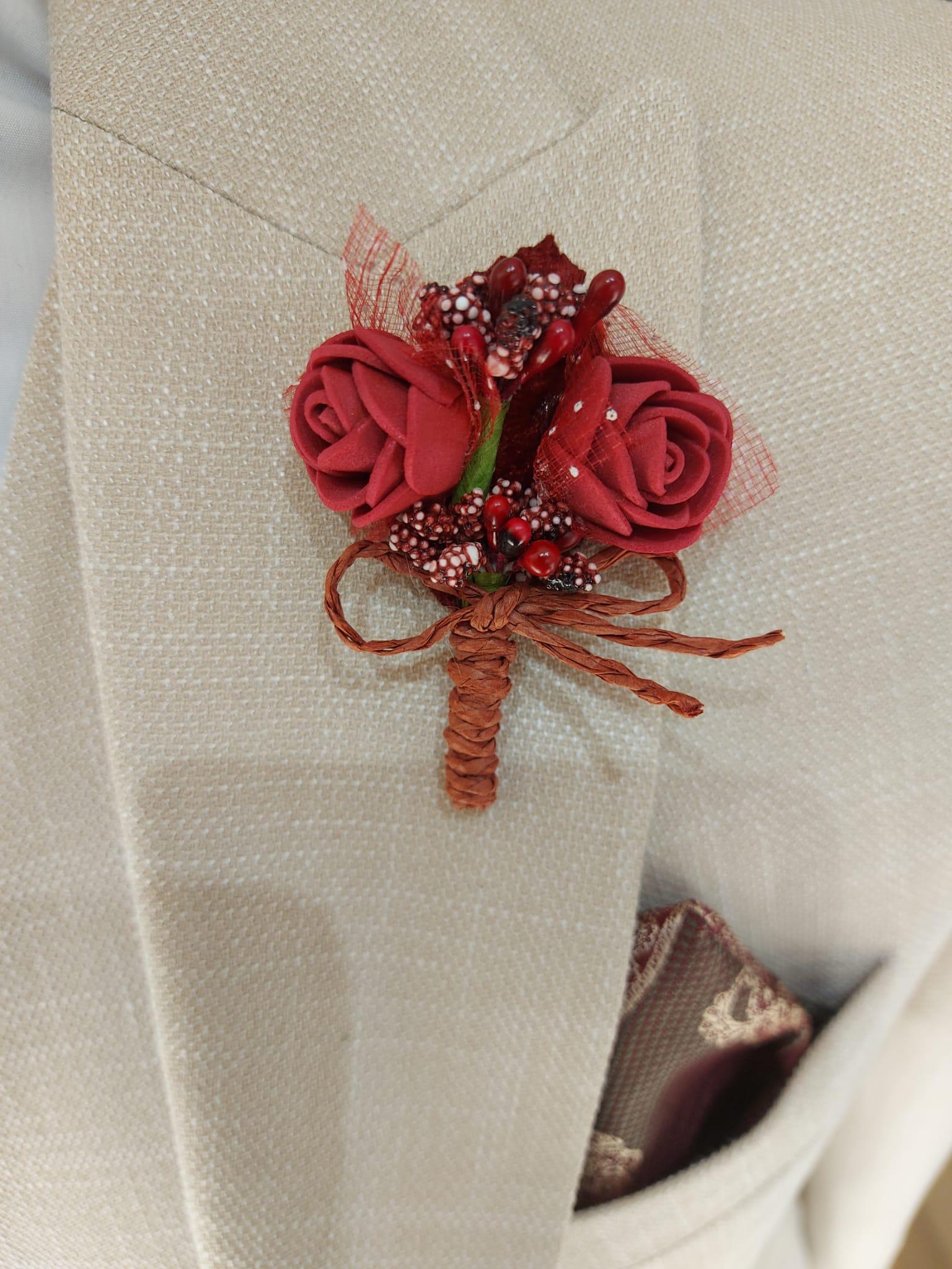 Rood corsage bruidegom - Pomandi.com