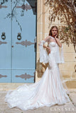 Brautkleid im Meerjungfrau-Stil mit Tüllärmeln und langer Schleppe