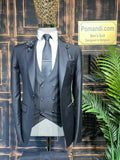 Glänzender schwarzer Anzug